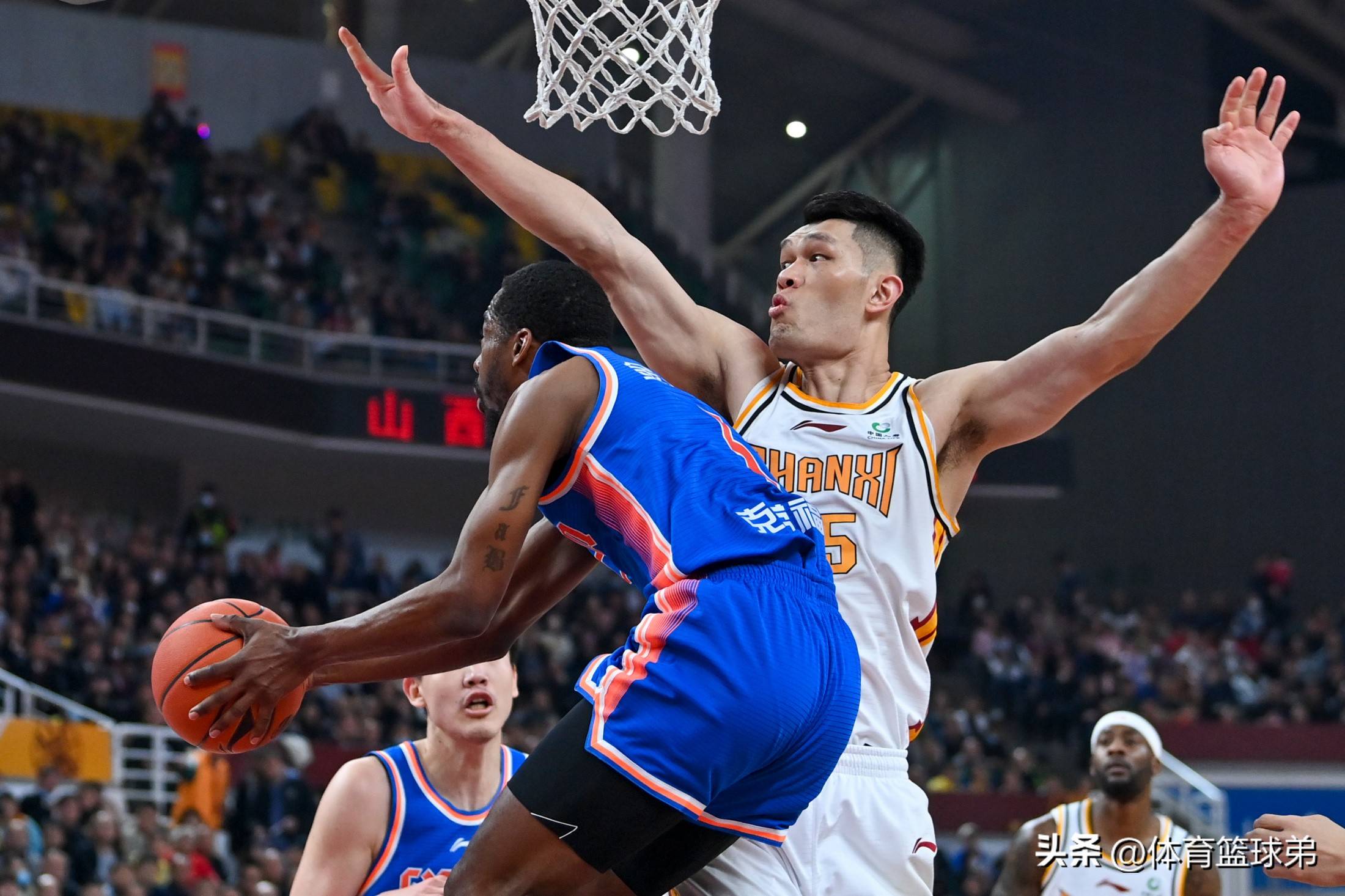 九游体育今晨山东男篮再遭质疑——全明星赛节点到来，悬念犹存，训练强度明显提升的简单介绍